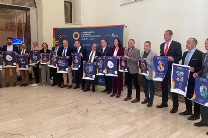 Autoridades políticas y académicas, ayer en la presentación de los Campeonatos de España Universitarios. G. VELASCO