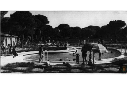 Piscina del círculo campestre del Pinar de Antequera en los años 70.- ARCHIVO MUNICIPAL VALLADOLID -1-