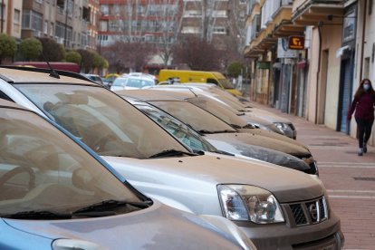 Calima sobre coches en Valladolid.- ICAL