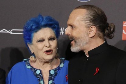 Lucía Bosé y su hijo Miguel, en Barcelona en el 2014.-ÁLVARO MONGE