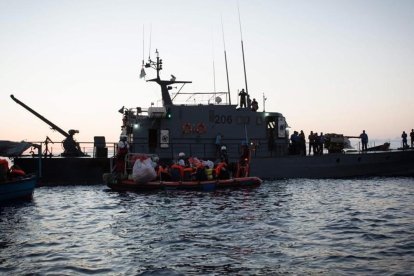 Imágenes del último rescate del Aquarius.-AFP / MAUD VEITH