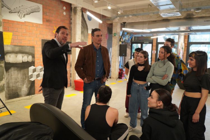 Pedro Sánzhez y Óscar Puente en el Espacio Joven de la Rondilla.- ICAL