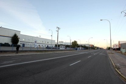 Una de las calles del polígono de San Cristóbal.-ICAL