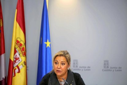 La vicepresidenta de la Junta, Rosa Valdeón, ayer, tras el Consejo de Gobierno.-ICAL