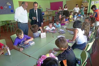 Mariano Suárez, alcalde de La Cistérniga, y Pablo Trillo, delegado de la Junta, en el programa ‘Conciliamos’ .-E.M.