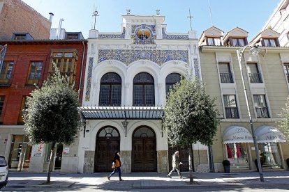Fachada del Teatro Lope de Vega, en al calle María de Molina. J.M. LOSTAU