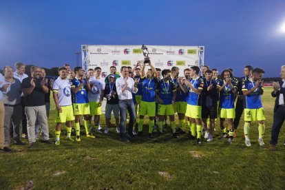 Atlético Tordesillas ganador del Trofeo Diputación. / MARINA MÁRQUEZ