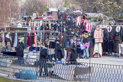 Mercadillo de Las Moreras.