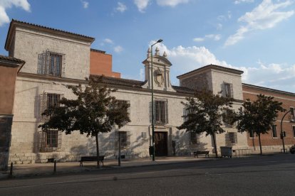 Cárcel de la Chancillería, actualmente biblioteca universitaria, en la calle Chancillería del barrio de San Martín.- J.M. LOSTAU