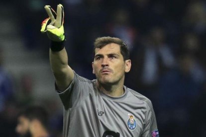 Iker Casillas, en un partido con el Oporto.-EL PERIÓDICO