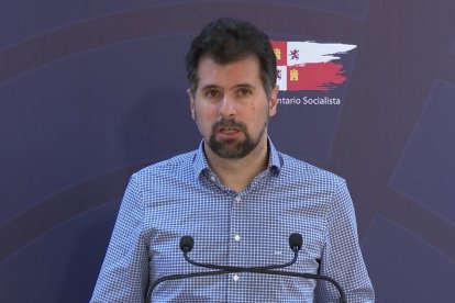 Tudanca en la rueda de prensa de las Cortes. E.P.