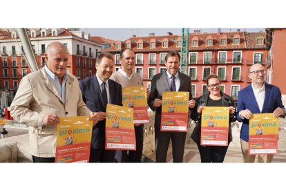 Un momento de la presentación de los nuevos bonos del comercio de Valladolid. E. M.