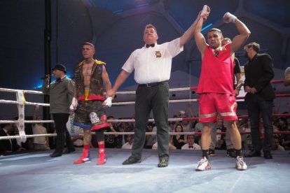 Salvi Jiménez tras ganar el combate a Baldospino. /  M. G. EGEA