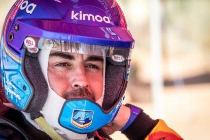 Fernando Alonso ya probó, el pasado mes de marzo, en Suráfrica, el Toyota Hilux, ganador del Dakar en manos del qatarí Nasser Al-Attiyah.-EFE