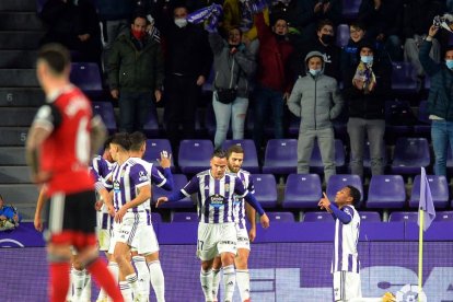 Plata celebra el 2-0 en Zorrilla. / E.M.