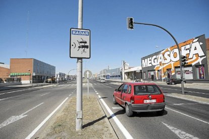 Señal indicativa del radar instalado en la Avenida de Burgos-El Mundo