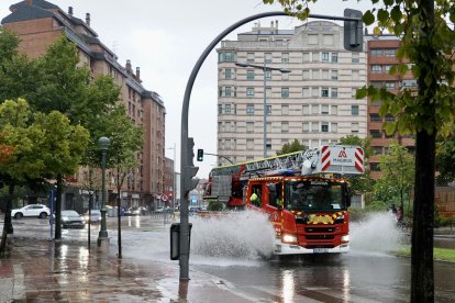 Calles anegadas por las lluvias de la DANA en Valladolid. -E.M.