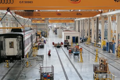 Talleres Renfe en el Páramo de San Isidro donde se reparan una media de entre 50 y 55 trenes al año. -E.M.