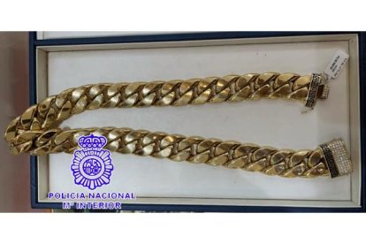 Collar interceptado por los agentes. -E.M
