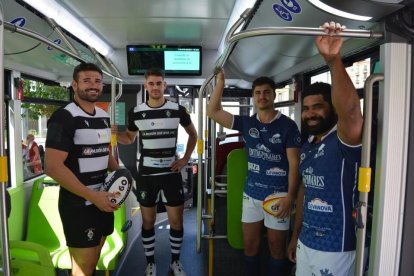 Presentación de la campaña de Auvasa con los clubes de rugby. / E. M.