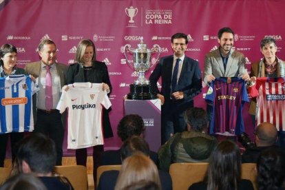 Imagen del sorteo de las semifinales de la Copa de la Reina en Granada.-EL PERIÓDICO