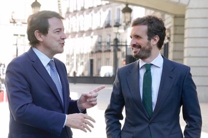 Alfonso Fernández Mañueco y Pablo Casado. - E. PRESS