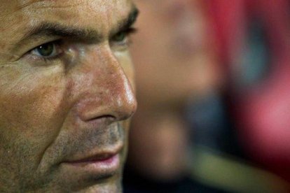 Zidane, en Son Moix durante el duelo con el Mallorca.-AFP / JAIME REINA