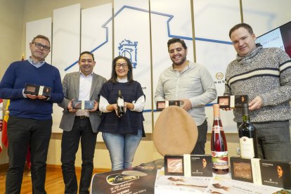 Presentación de las VI Catas Navideñas de Vino y Turrón y la cata teatralizada ‘El Tío Mañas’. /DPV/Miguel Ángel Santos