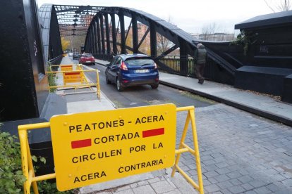 Obras en el Puente Colgante. -PHOTOGENIC