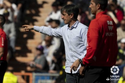 Pacheta da indicaciones en el Bernabéu. / LA LIGA