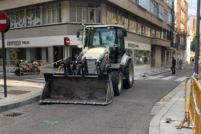 Obras de peatonalización de la calle María de Molina en Valladolid. - EUROPA PRESS