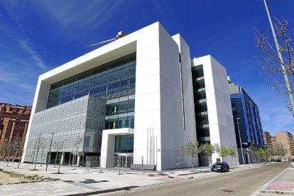 Edificio de la Seguridad Social en Valladolid. J.M. LOSTAU