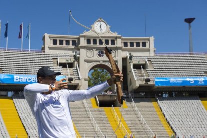 Rafael Nadal emula el famoso tiro con arco de los JJOO de Barcelona.-JORDI COTRINA