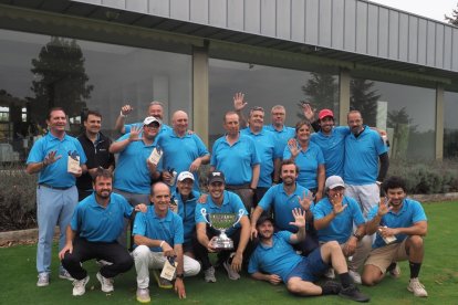 El equipo de Aldeamayor Golf con su quinto Triangular en 13 ediciones. / M. G. EGEA