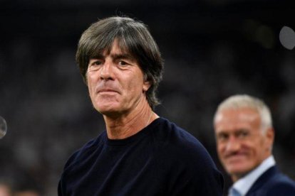 Joachim Löw y, al fondo, Didier Deschamps, durante el Alemania-Francia del pasado jueves en Múnich.-REUTERS / ANDREAS GEBERT