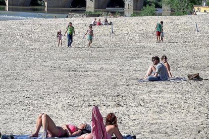 Estado de la playa de las Moreras ayer por la tarde.-PABLO REQUEJO
