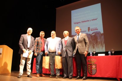 I Congreso sobre ganaderías de lidia de Valladolid celebrado en Boecillo. -E.M.