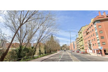 Carril bici en la Avenida Gijón en Valladolid.- GOOGLE