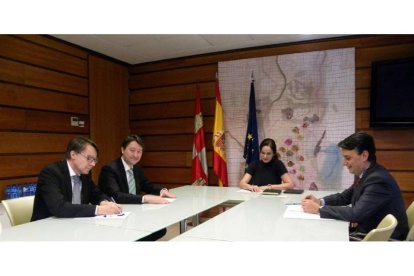 Reunión de la consejera de Agricultura y Ganadería, Silvia Clemente, con los responsables de la empresa Findus-Ical