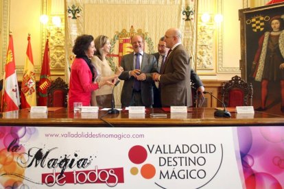 (I a D) La concejala de Cultura, Mercedes Cantalapiedra; la consejera de Cultura y Turismo, Alicia García; el alcalde de Valladolid, Javier León de la Riva, y Ángel José de Vicente-Ical