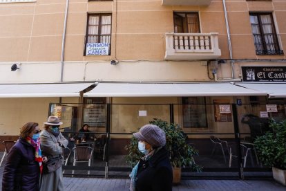 Pensión de la calle Montero Calvo donde fue hallado el cadáver.- J. M. LOSTAU