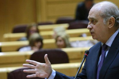 El ministro de Interior, Jorge Fernández Díaz, interviene en la sesión de control al Gobierno celebrada ayer.-Foto: EFE