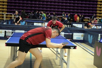 El burgalés Miguel Núñez, en pleno partido en el pabellón Pisuerga / EM