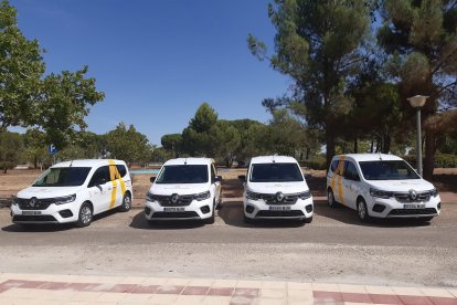 Nuevas furgonetas eléctricas adquiridas por la Diputación de Valladolid.- E.M.