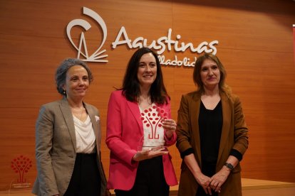 La consejera de Educación, Rocío Lucas, clausura la entrega de los Premios Escuelas Católicas Castilla y León 2023. -ICAL