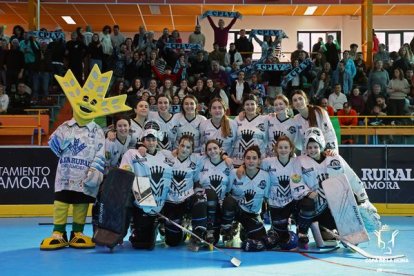 El Munia Panteras festeja su triunfo en la Copa de la Reina.