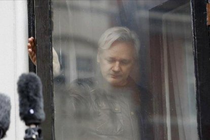 Imagen de Julian Assange en la embajada ecuatoriana en Londres en 2017.-FANCY BEAR (AP)