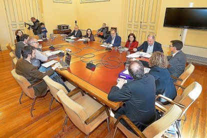 La sesión de ayer de la Comisión de Investigación de la Sociedad Valladolid Alta Velocidad.-E. M.