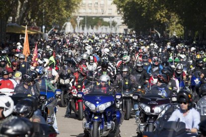 Miles de moteros en la manifestación de apoyo a la celebración de Pingüinos-Efe