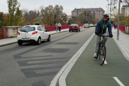 JUAN MIGUEL LOSTAU. 20/11/2023. VALLADOLID. COMUNIDAD DE CASTILLA Y LEÓN. CARRILES BUS-TAXI ELIMINADOS EN PUENTE DEL PONIENTE